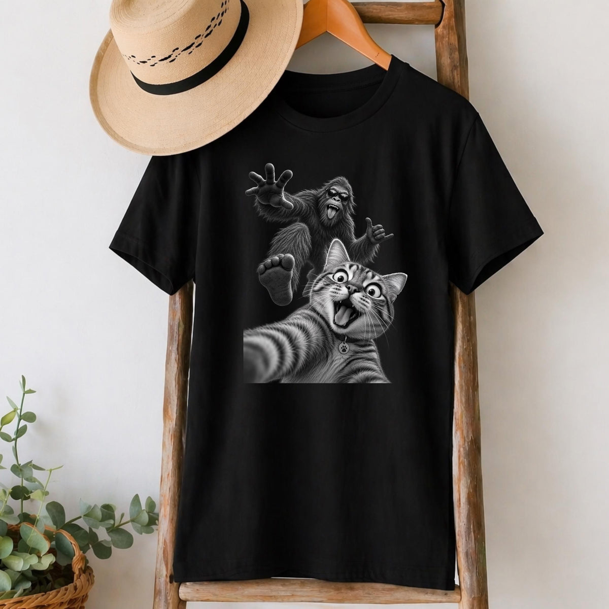 Bigfoot Selfie Cat T-Shirt in Black