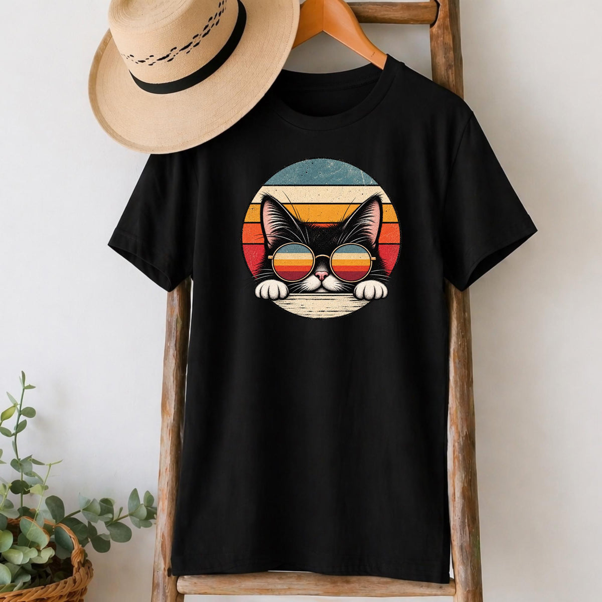 Retro Sunglasses Cat T-Shirt in Black