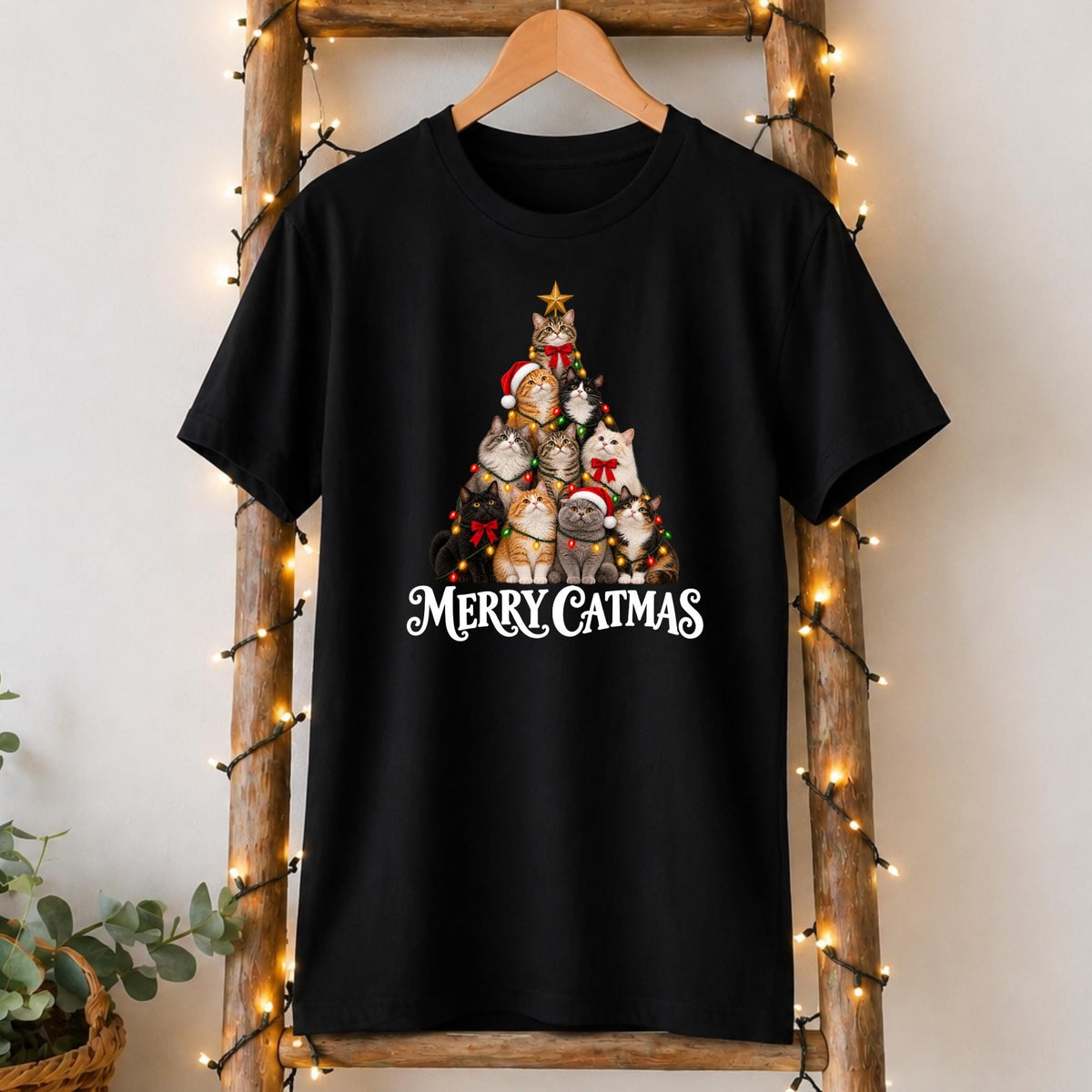 Merry Catmas T-Shirt in Black